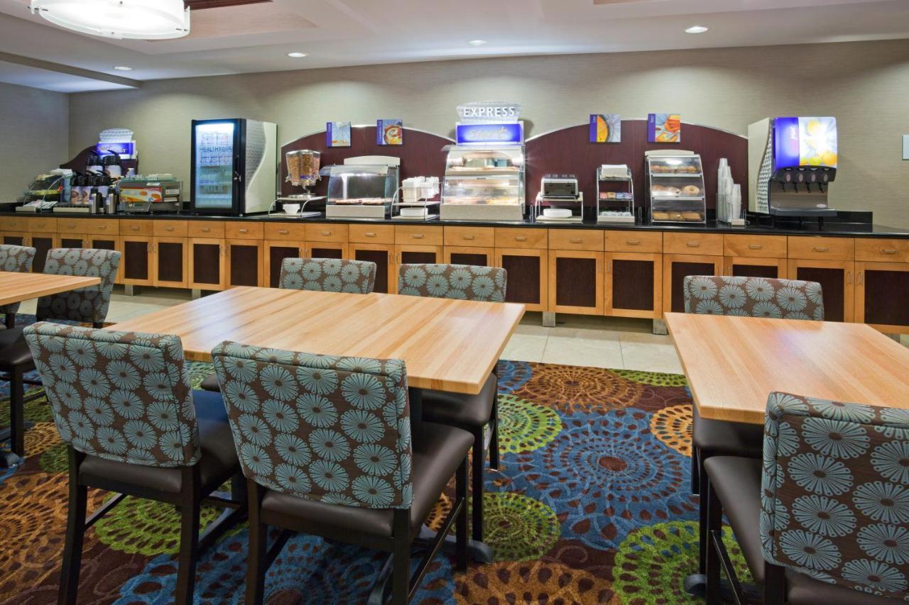 Holiday Inn Express And Suites Rochester West-Medical Center By Ihg Εξωτερικό φωτογραφία