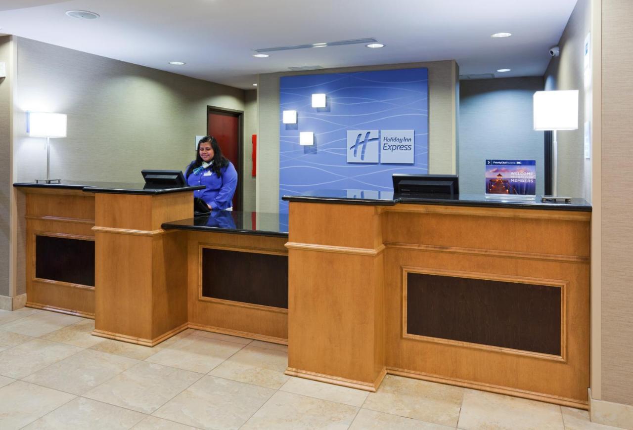 Holiday Inn Express And Suites Rochester West-Medical Center By Ihg Εξωτερικό φωτογραφία